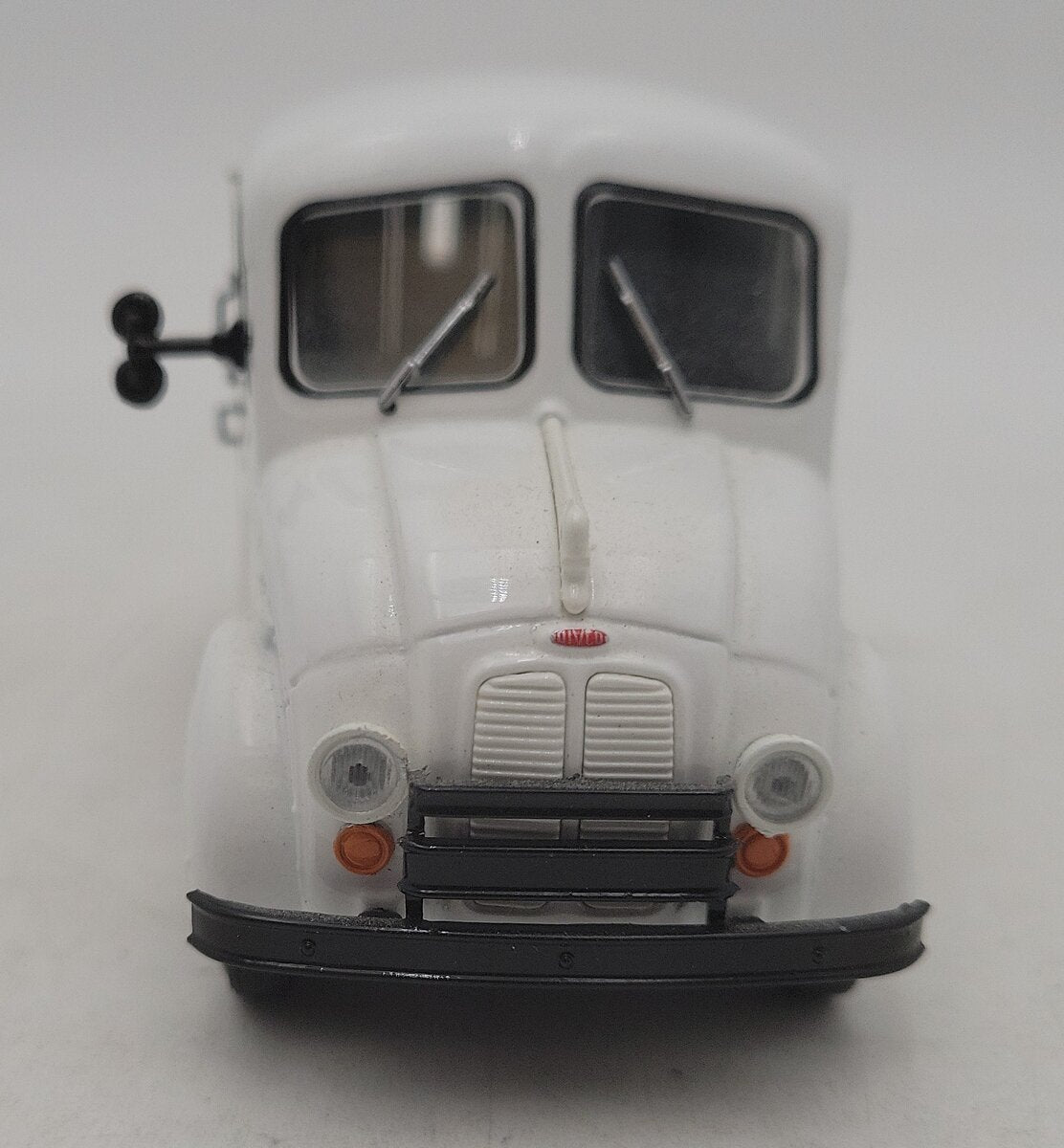 American Heritage 1:43 Diecast DIVCO Moose Pond Creamery Milk Delivery Truck VG/Box
