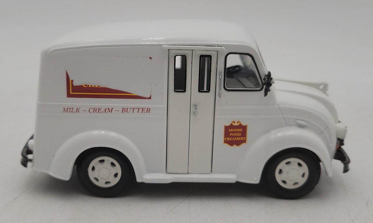 American Heritage 1:43 Diecast DIVCO Moose Pond Creamery Milk Delivery Truck VG/Box