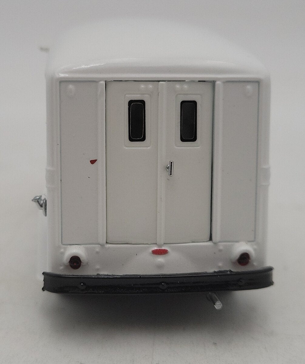 American Heritage 1:43 Diecast DIVCO Moose Pond Creamery Milk Delivery Truck VG/Box