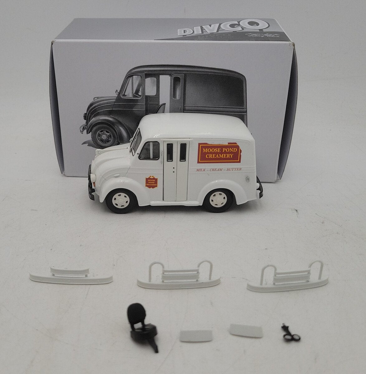 American Heritage 1:43 Diecast DIVCO Moose Pond Creamery Milk Delivery Truck VG/Box