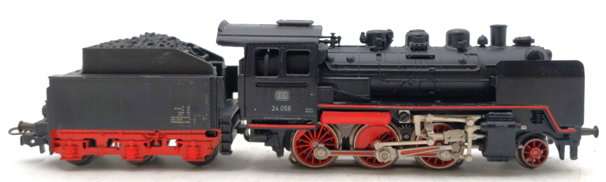 Marklin 3003 HO Scale BR 24 Steam Locomotive and Tender EX/Box