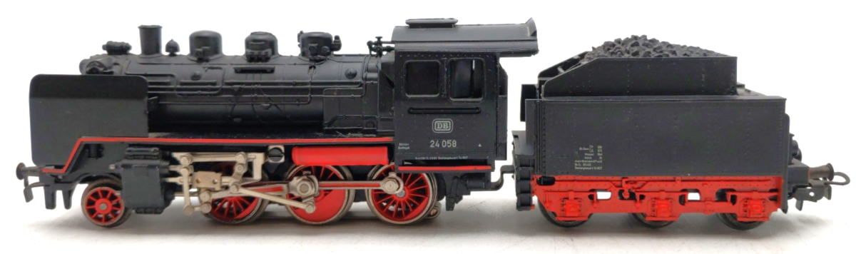 Marklin 3003 HO Scale BR 24 Steam Locomotive and Tender EX/Box
