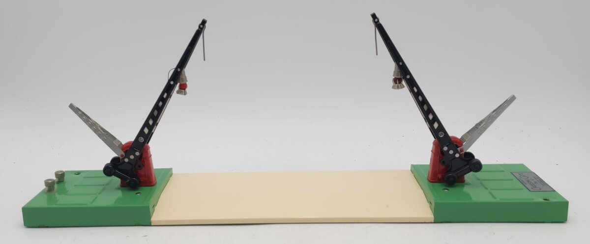 MTH 30-1080 O Gauge Crossing Gate and Signal #47 EX