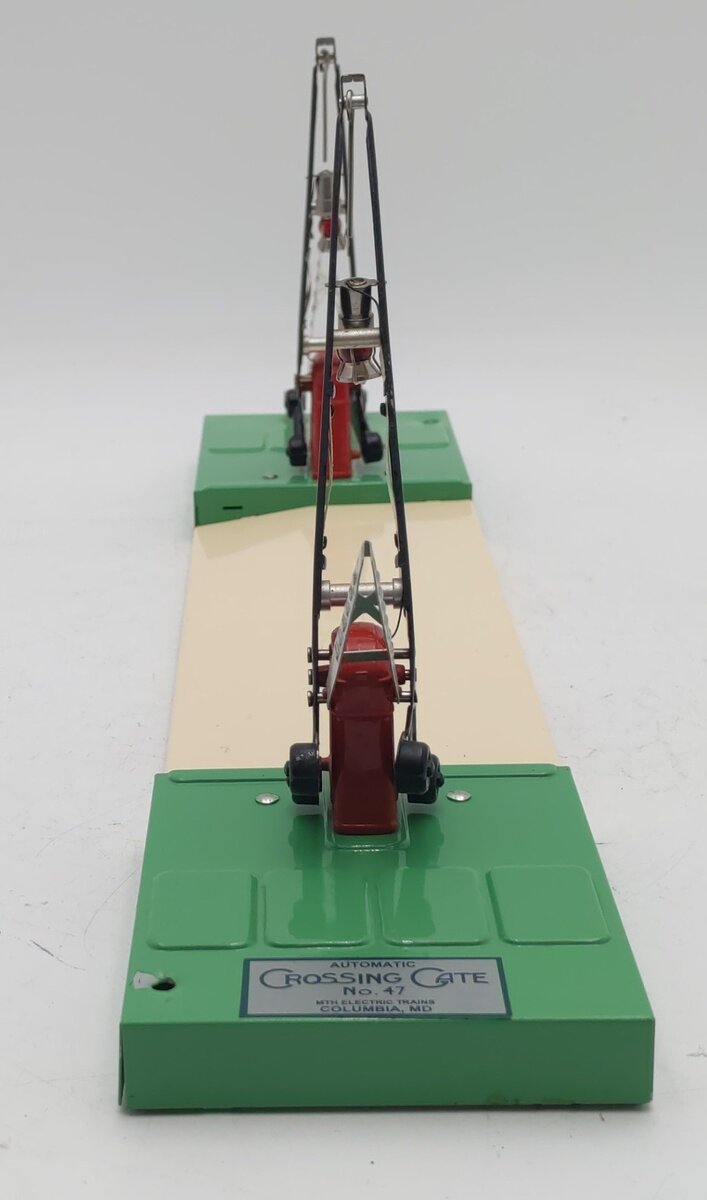 MTH 30-1080 O Gauge Crossing Gate and Signal #47 EX