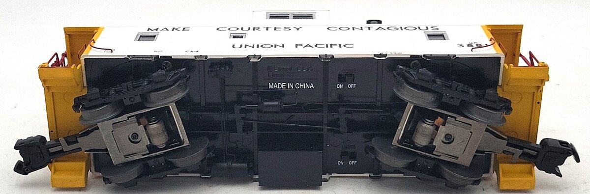 Lionel 6-27604 O Gauge Union Pacific CA-4 Illuminated Caboose with Smoke #3881 LN/Box