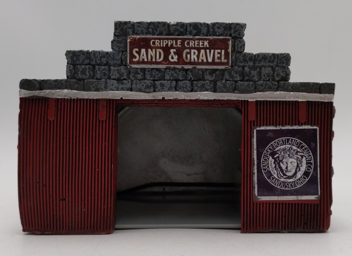 Menards 275-9121 O Scale Cripple Creek Sand & Gravel Quonset Hut VG