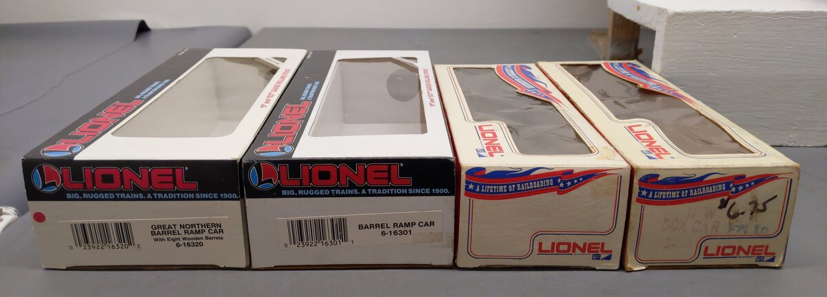 Lionel O Gauge Assorted Freight Cars: 9205, 9215, 6-16320, 6-16301 [4] EX/Box