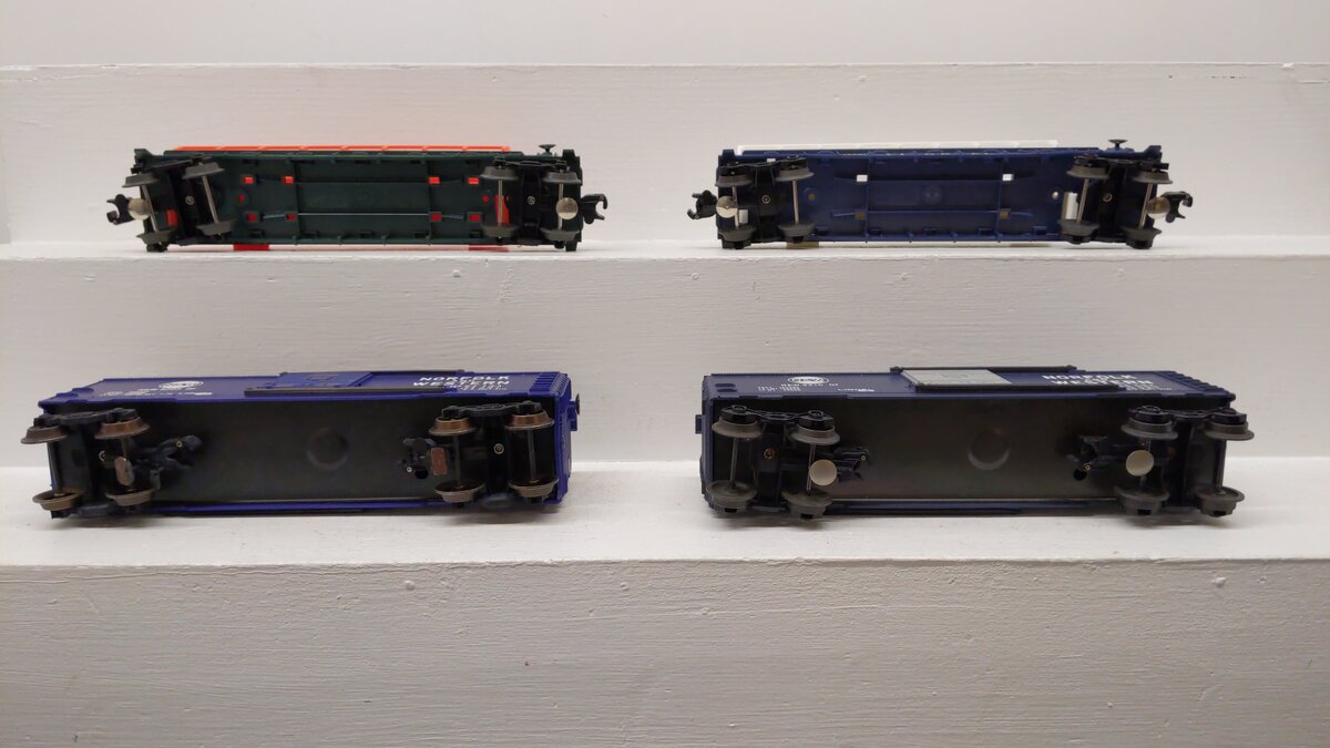 Lionel O Gauge Assorted Freight Cars: 9205, 9215, 6-16320, 6-16301 [4] EX/Box