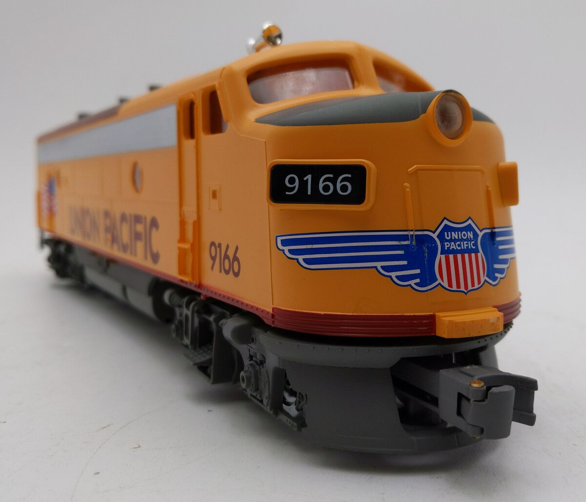 Menards 275-9166 O Gauge Union Pacific F3 Non-Powered Diesel Locomotive #9166 EX/Box