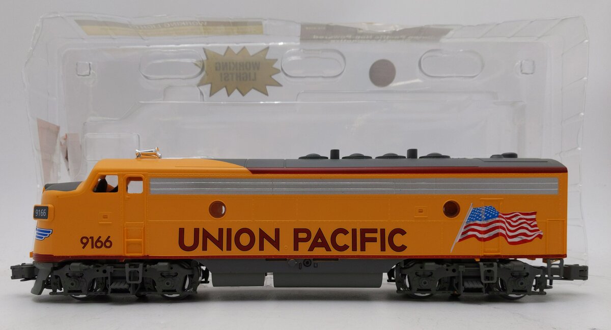 Menards 275-9166 O Gauge Union Pacific F3 Non-Powered Diesel Locomotive #9166 EX/Box