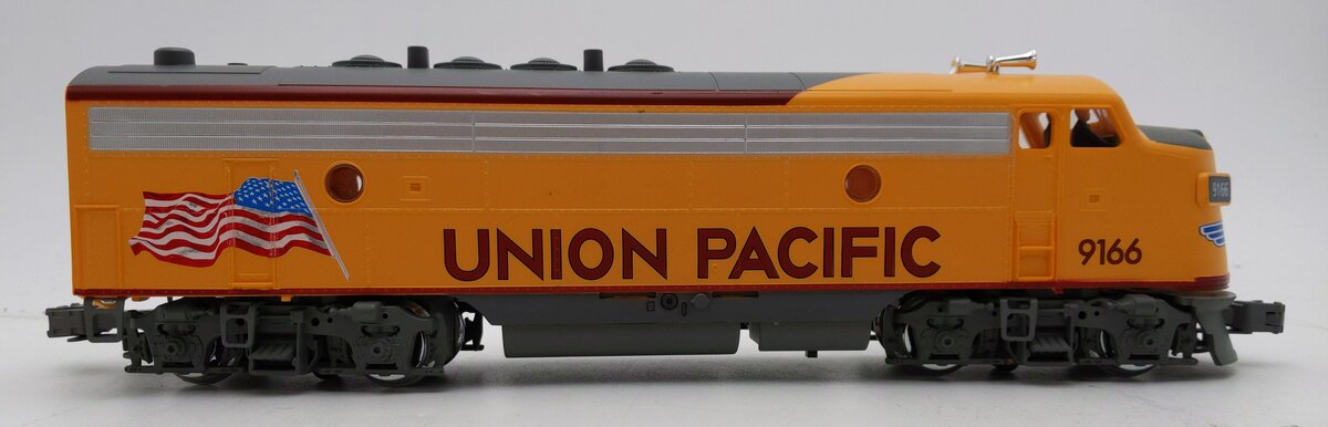 Menards 275-9166 O Gauge Union Pacific F3 Non-Powered Diesel Locomotive #9166 EX/Box