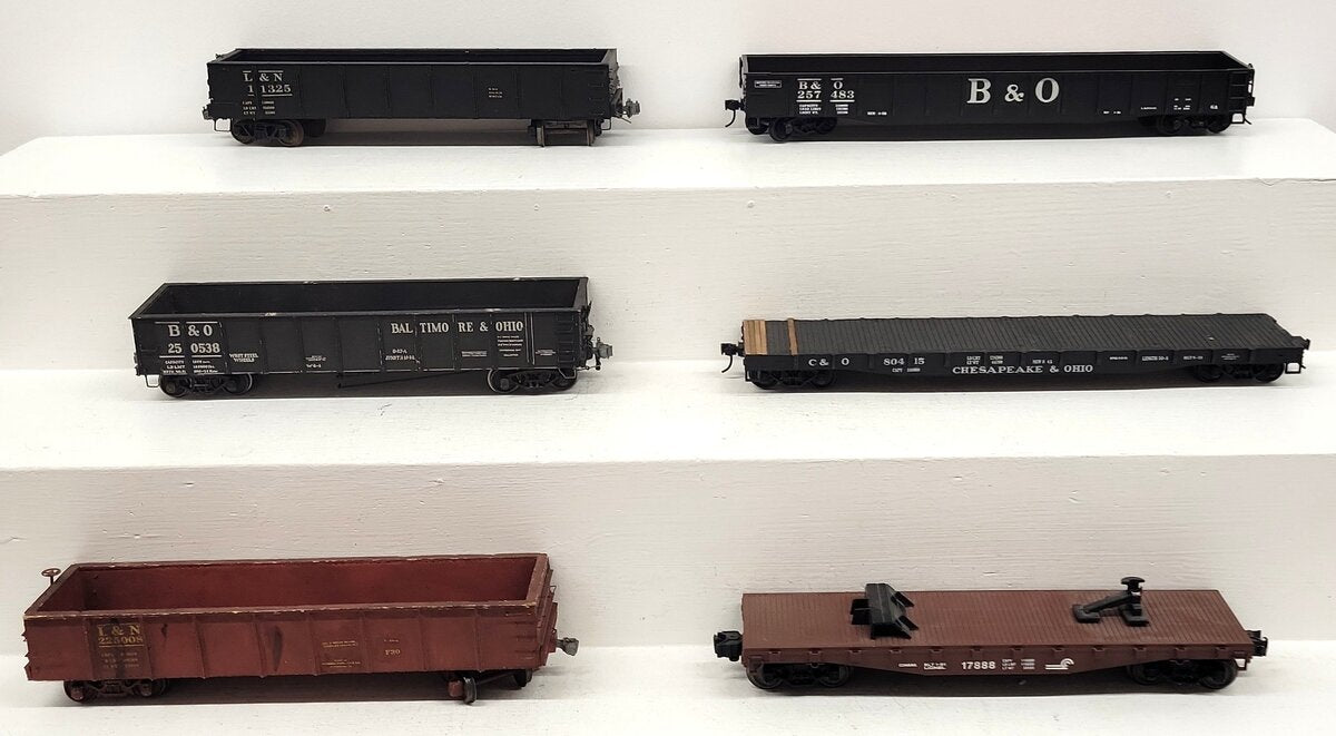 Assorted O Scale 2-Rail and 3-Rail Freight Cars [6] VG
