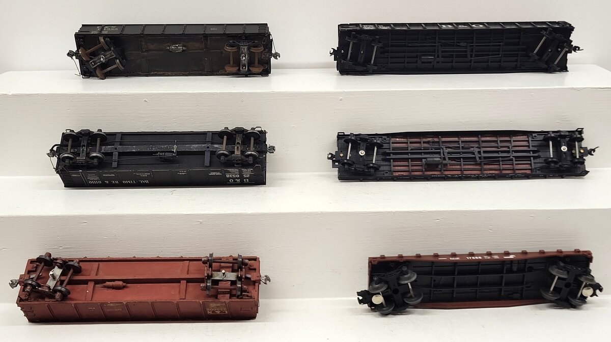 Assorted O Scale 2-Rail and 3-Rail Freight Cars [6] VG