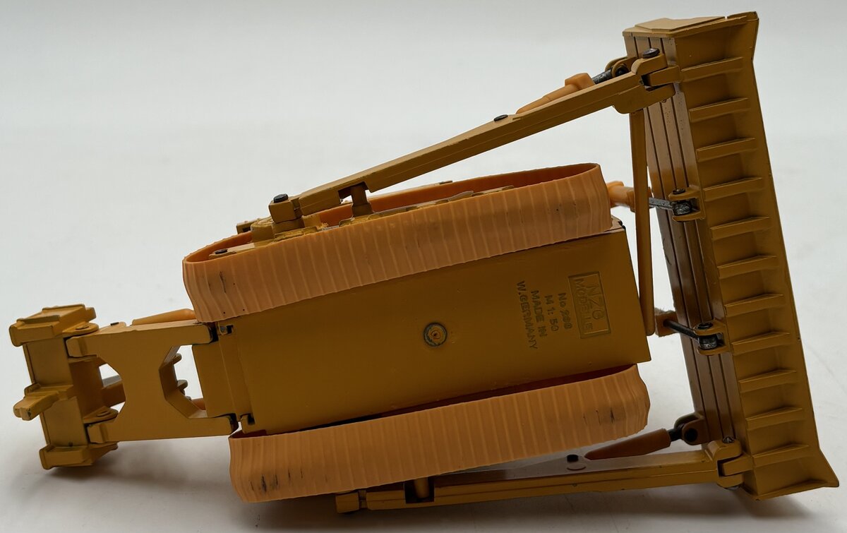 NZG 233 1:50 CAT D8L Dozer w/ Ripper EX