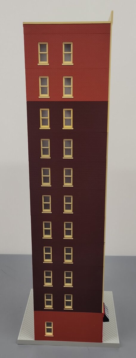 MTH O Scale Eleven Story Building EX