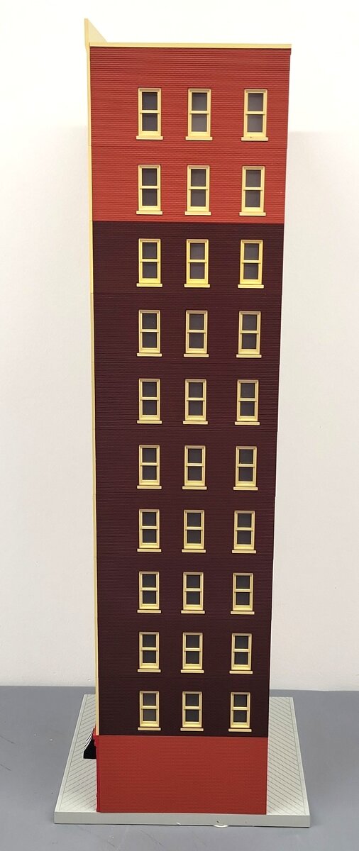 MTH O Scale Eleven Story Building EX
