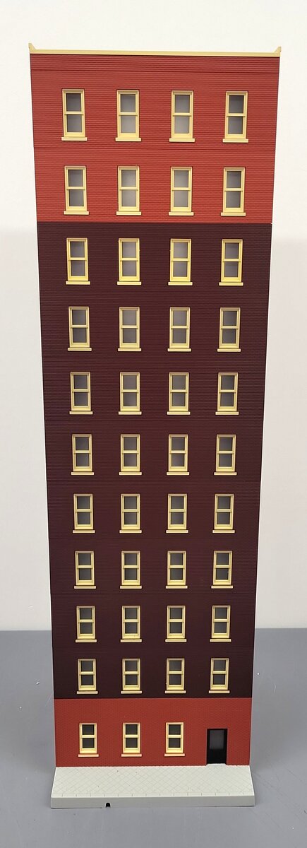 MTH O Scale Eleven Story Building EX