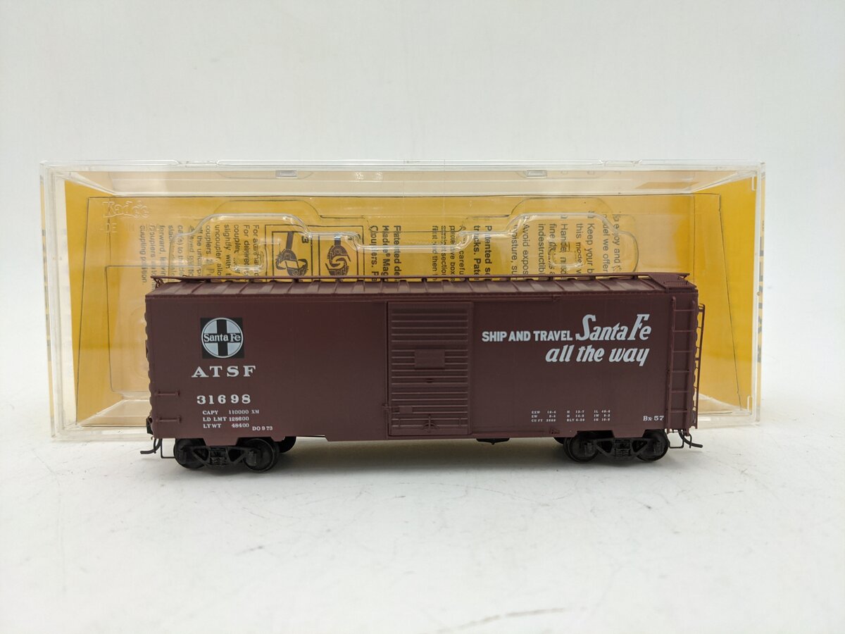 Kadee 4018 HO Scale Atchison, Topeka & Santa Fe 40' PS-1 Boxcar #31698 EX/Box