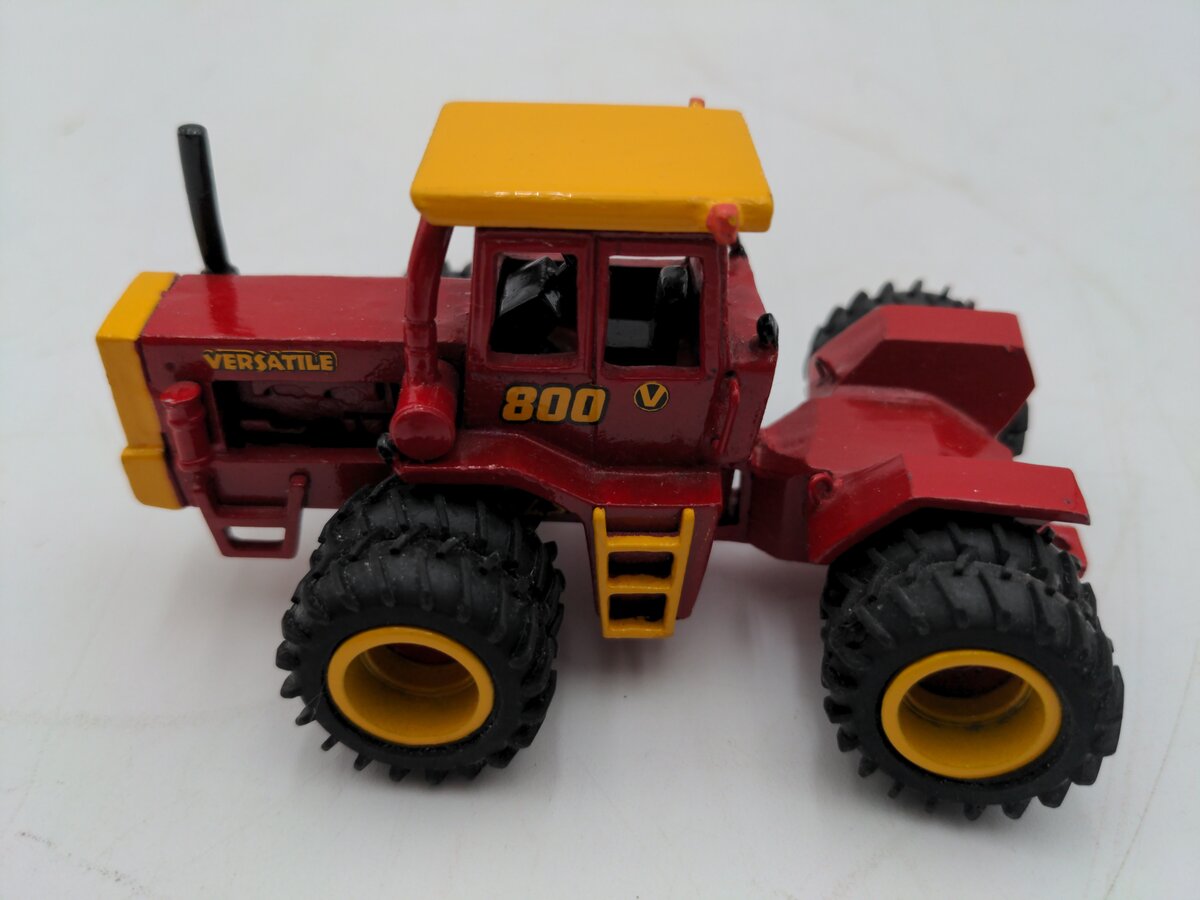 CB1405 1:64 Scale Diecast Versatile 800 4WD Tractor EX
