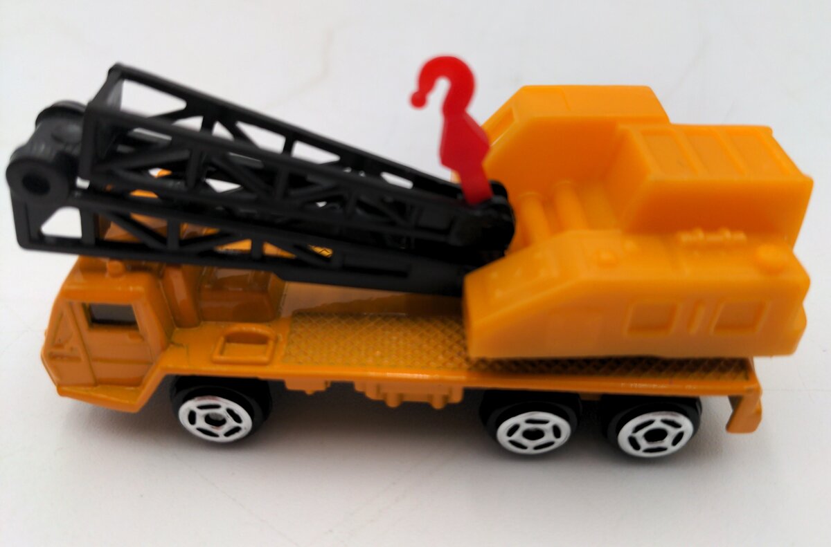 Tomy 66 Mitsubishi Fuso Truck Crane VG