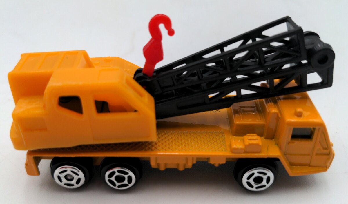 Tomy 66 Mitsubishi Fuso Truck Crane VG