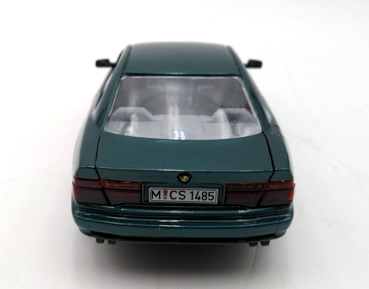 Schabak Modell 1630 1:24 Scale Diecast BMW 850i LN/Box
