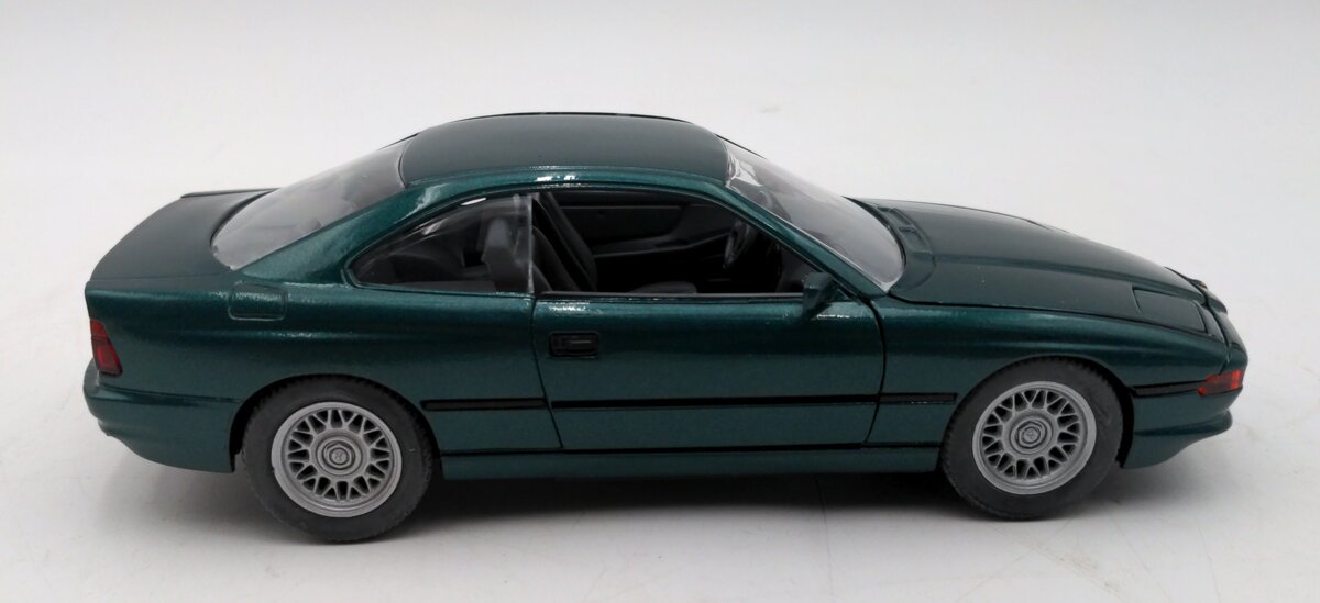Schabak Modell 1630 1:24 Scale Diecast BMW 850i LN/Box
