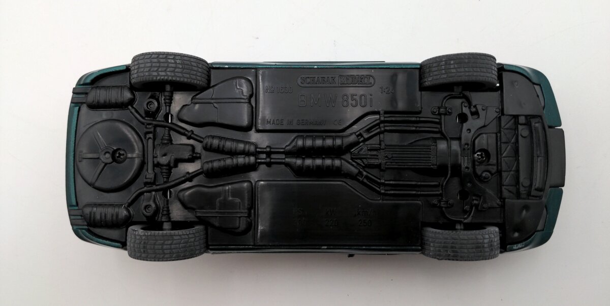Schabak Modell 1630 1:24 Scale Diecast BMW 850i LN/Box