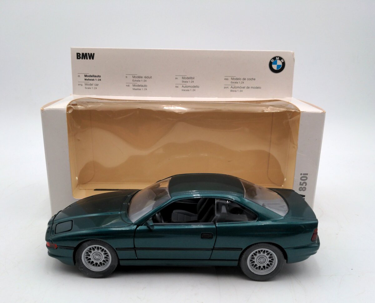 Schabak Modell 1630 1:24 Scale Diecast BMW 850i LN/Box