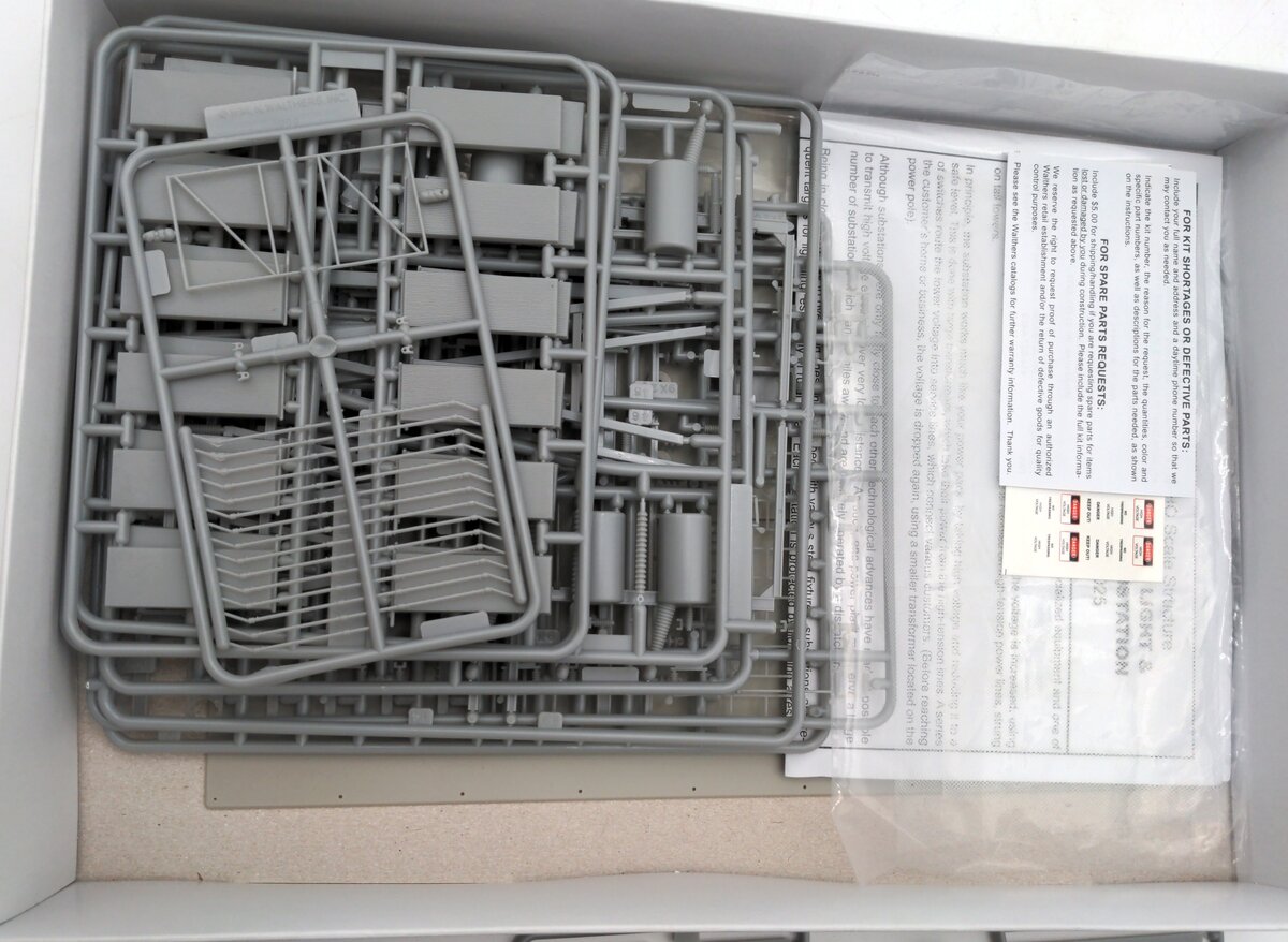Walthers 933-3025 HO Scale CornerStone Northern Light & Power Substation Kit LN/Box