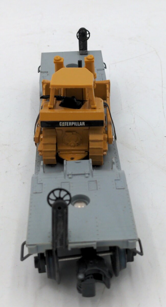 Lionel 6-16935 O Gauge Union Pacific Flatcar with Ertl Bulldozer VG/Box