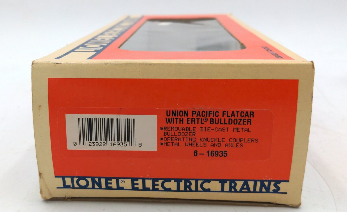 Lionel 6-16935 O Gauge Union Pacific Flatcar with Ertl Bulldozer VG/Box