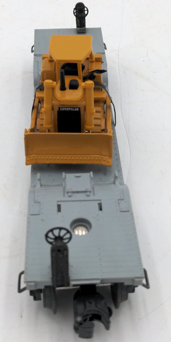 Lionel 6-16935 O Gauge Union Pacific Flatcar with Ertl Bulldozer VG/Box
