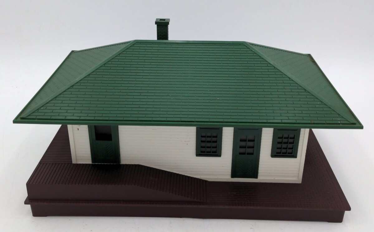 Lionel 6-2133 O Scale Illuminated Freight Station Assembled EX/Box