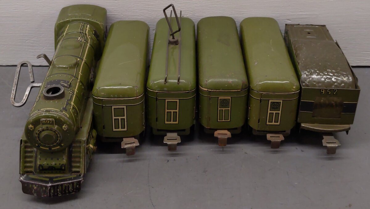 Marx O Gauge Pre-War Olive Drab Army and Passenger Cars; 897, 952, [6] VG