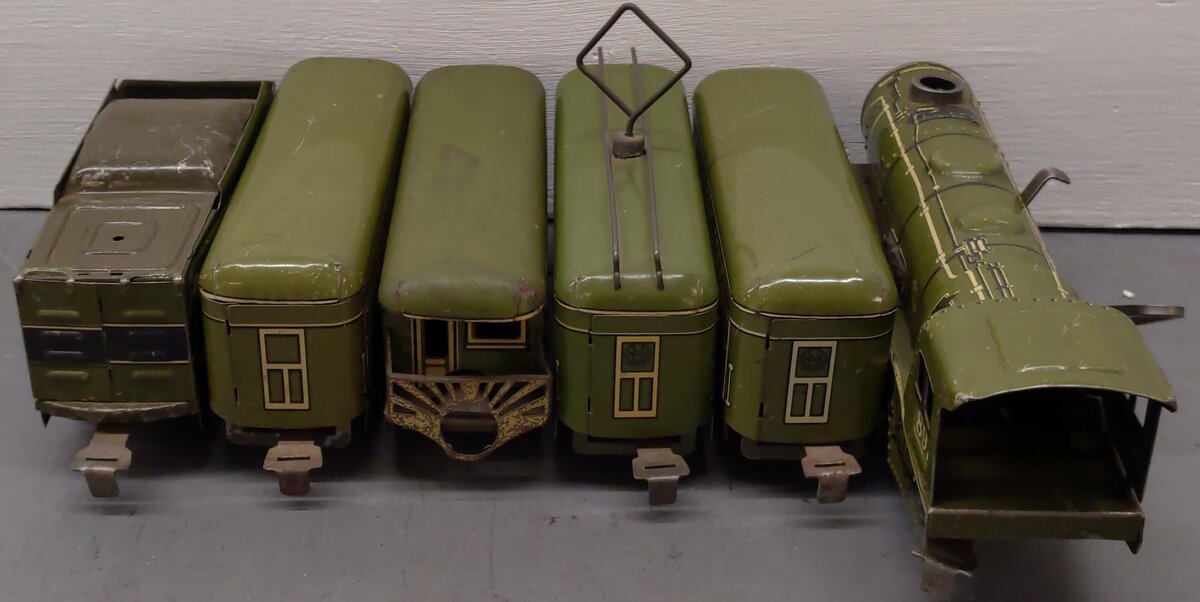 Marx O Gauge Pre-War Olive Drab Army and Passenger Cars; 897, 952, [6] VG