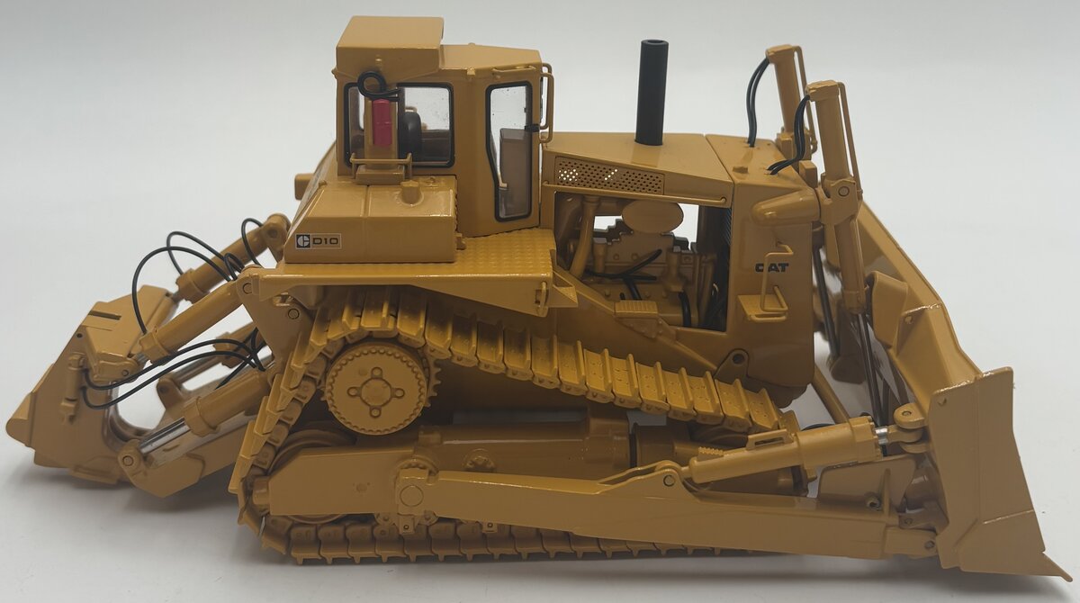 CCM 1:48 Scale Diecast Caterpillar D10 Track-Type Tractor EX/Box