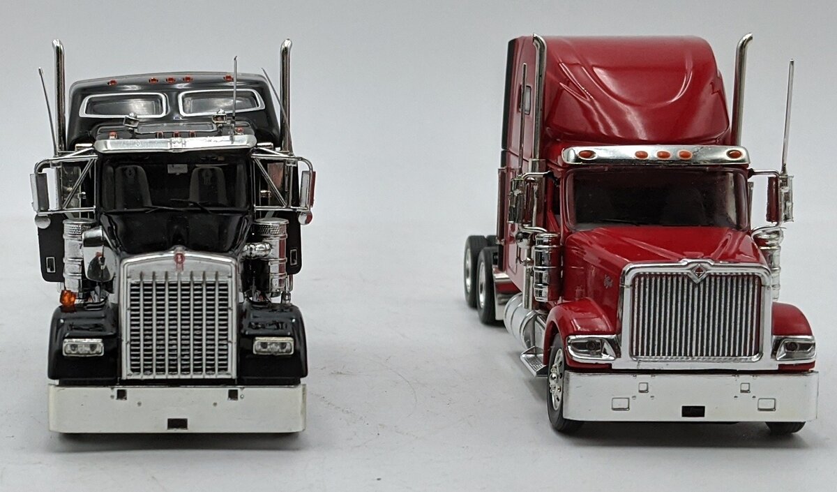 Trucks N' Stuff 734-100123 1:53 Diecast Assort #2 Kenworth W900L & Peterbilt 389 VG/Box