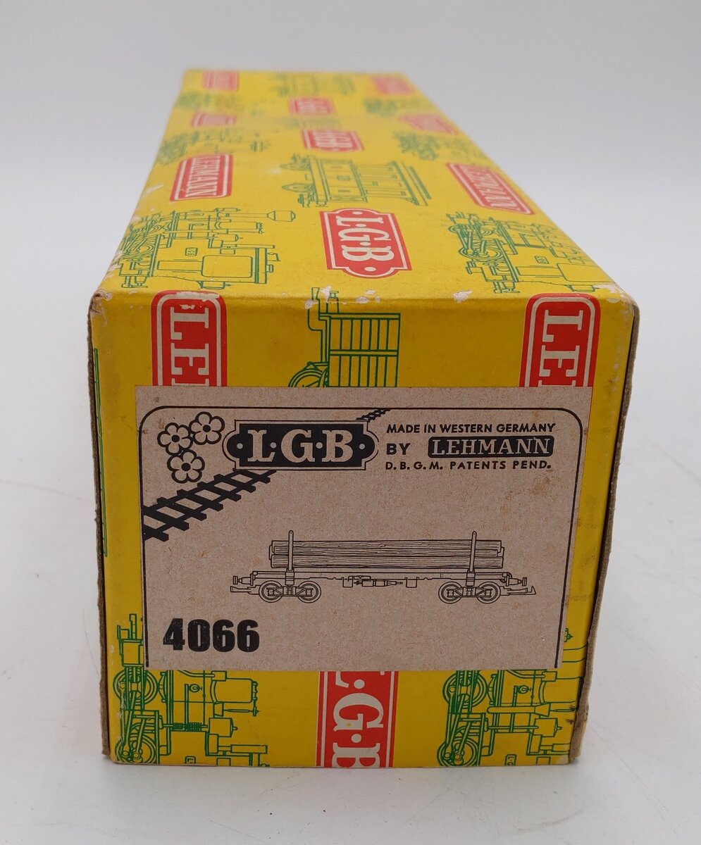 LGB 4066 Flatcar w/ Log Load & Stakes VG/Box