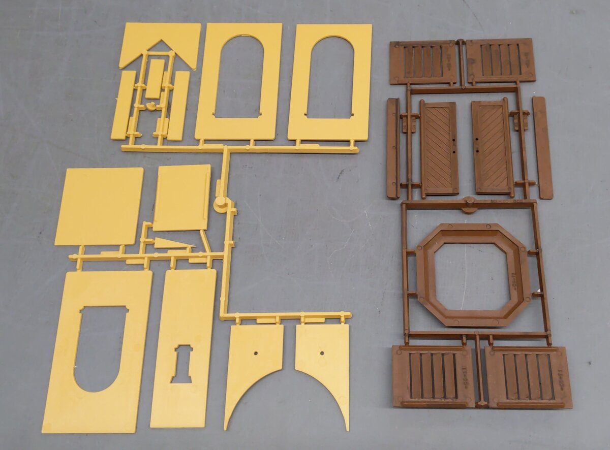 Pola 990 Church Building Kit VG/Box