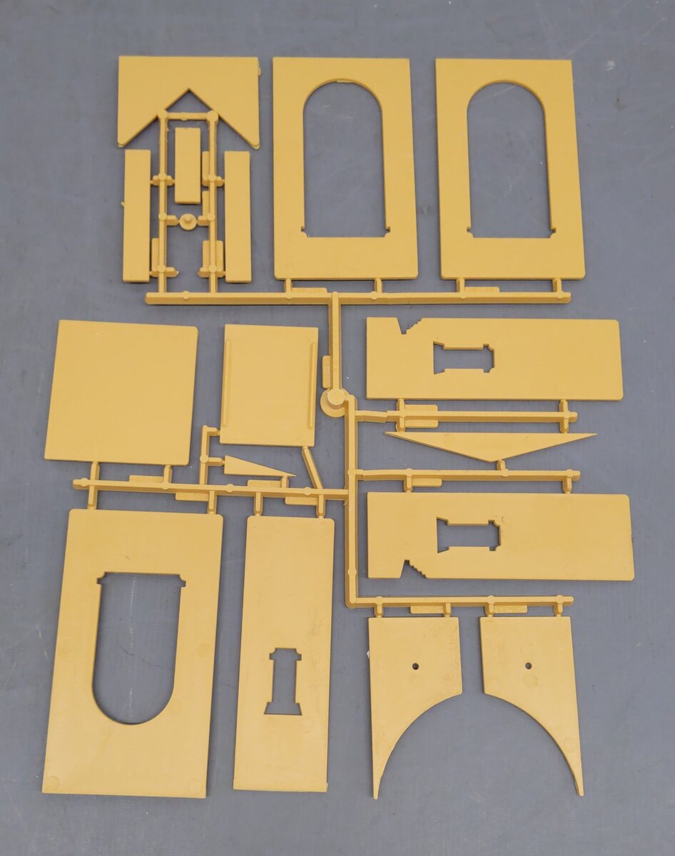 Pola 990 Church Building Kit VG/Box