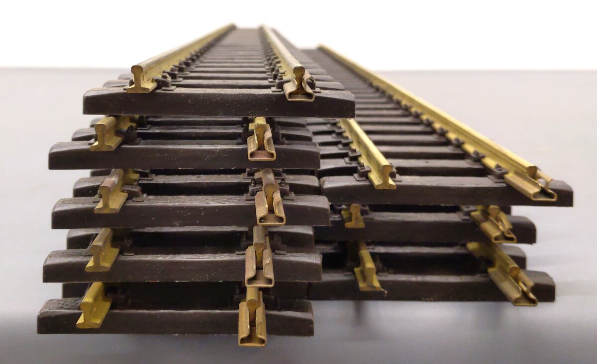 Aristo-Craft 11070 Euro Brass 3' Straight Track (8) VG/Box