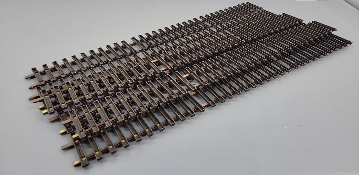 Aristo-Craft 11070 Euro Brass 3' Straight Track [6]