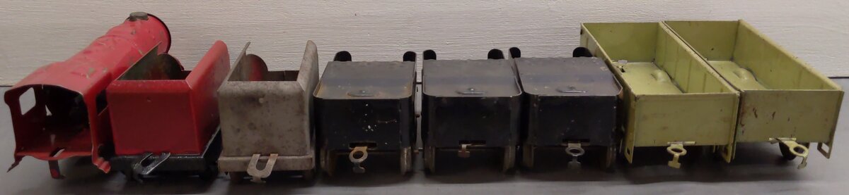 Girard Model Works Prewar O Locomotive, Tenders & Gondolas [8]
