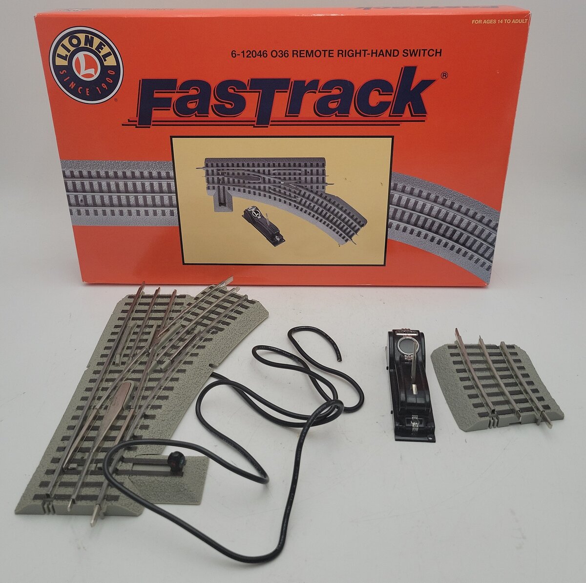 Lionel 6-12046 O Gauge O36 Right Hand Remote-Control FasTrack Switch/Turnout/Box
