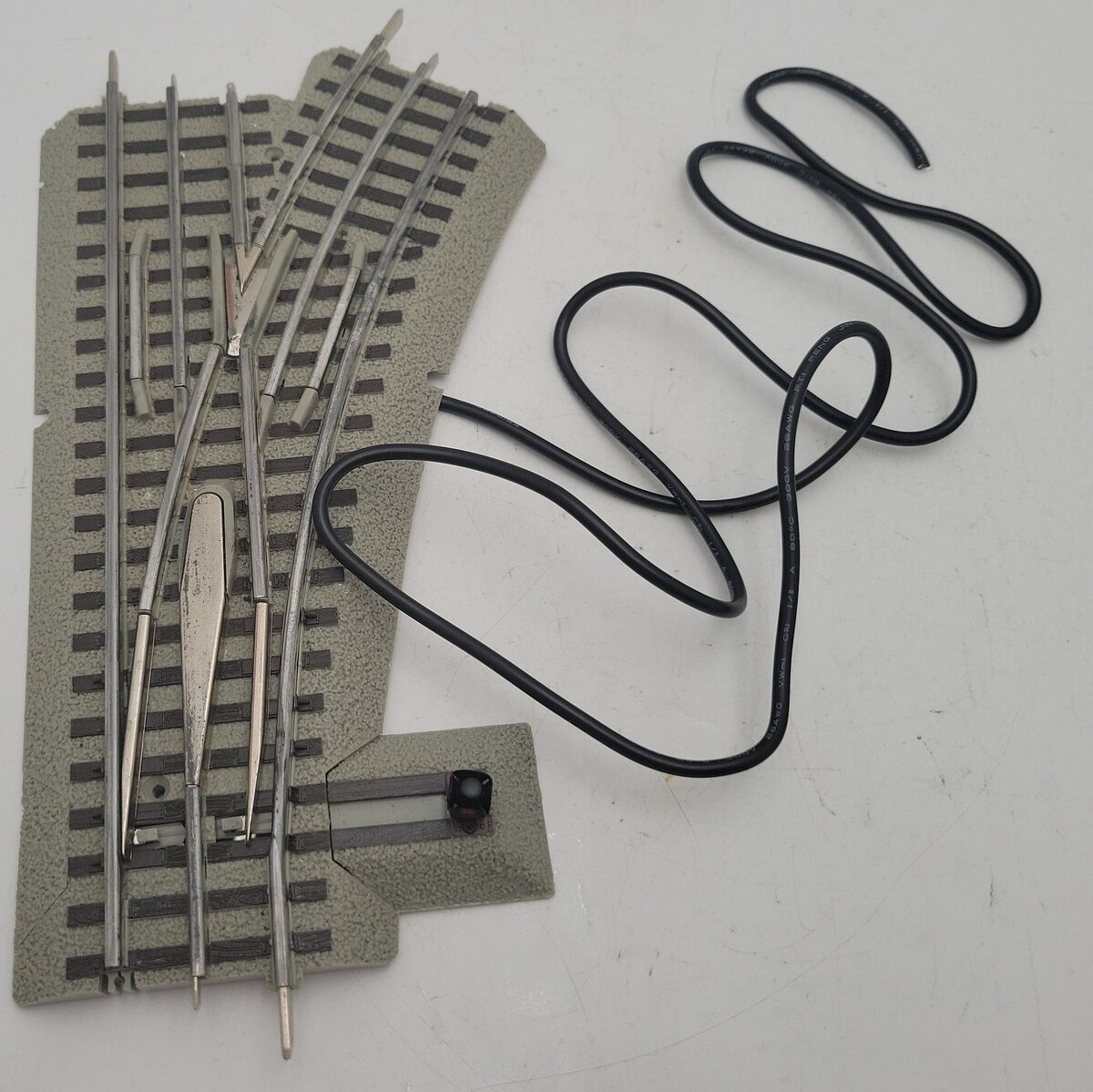 Lionel 6-12046 O Gauge O36 Right Hand Remote-Control FasTrack Switch/Turnout/Box