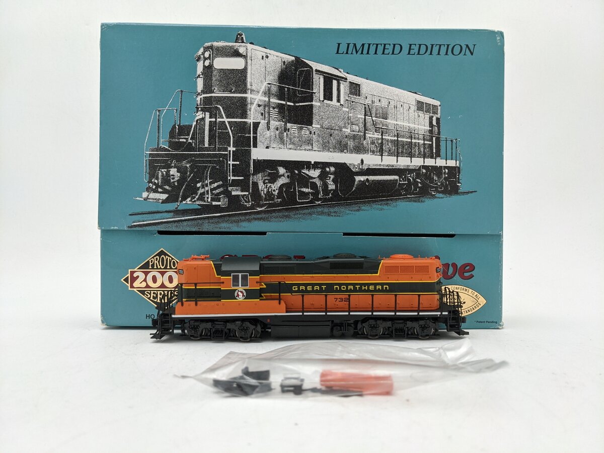Proto 2000 21695 HO Great Northern Phase III GP9 Diesel Locomotive #732 EX/Box