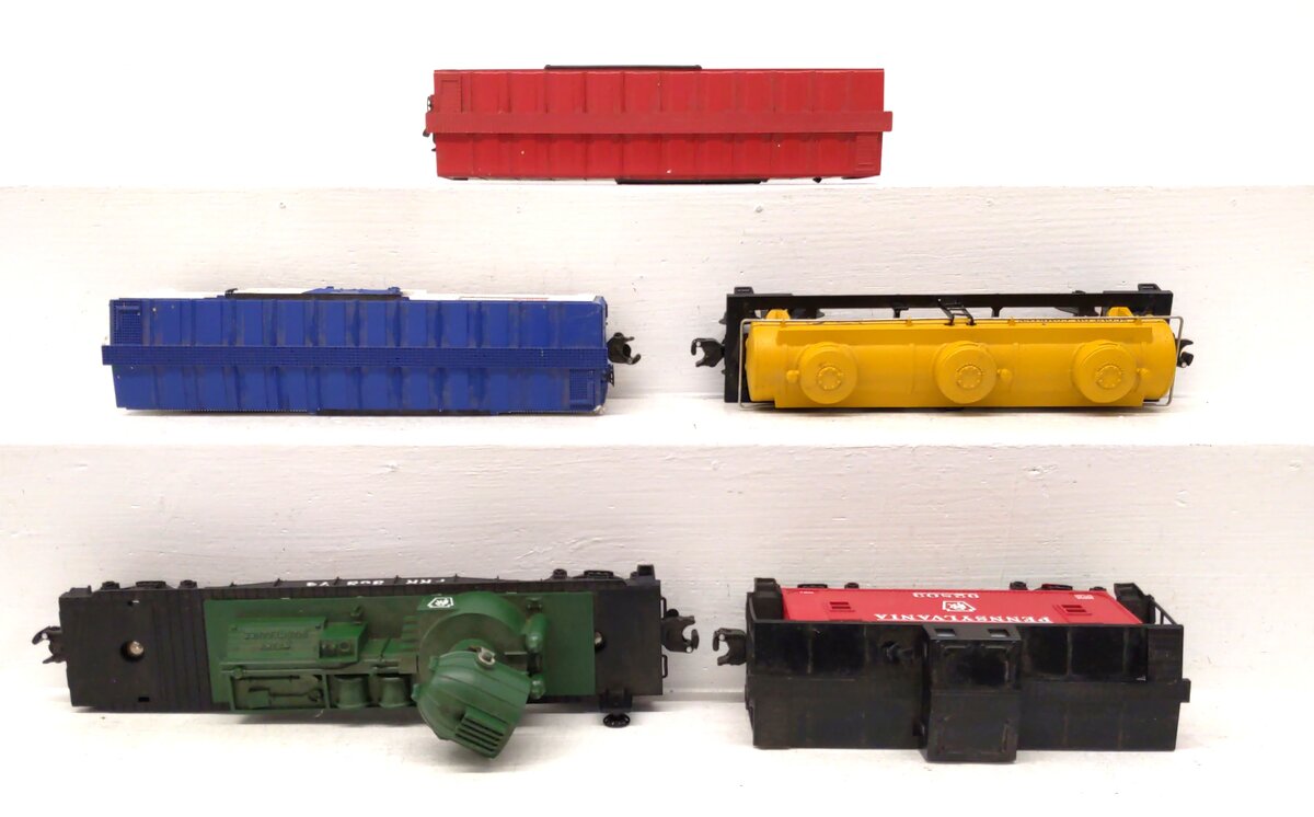 Lionel & Other O Gauge Assorted Freight Cars [5] VG