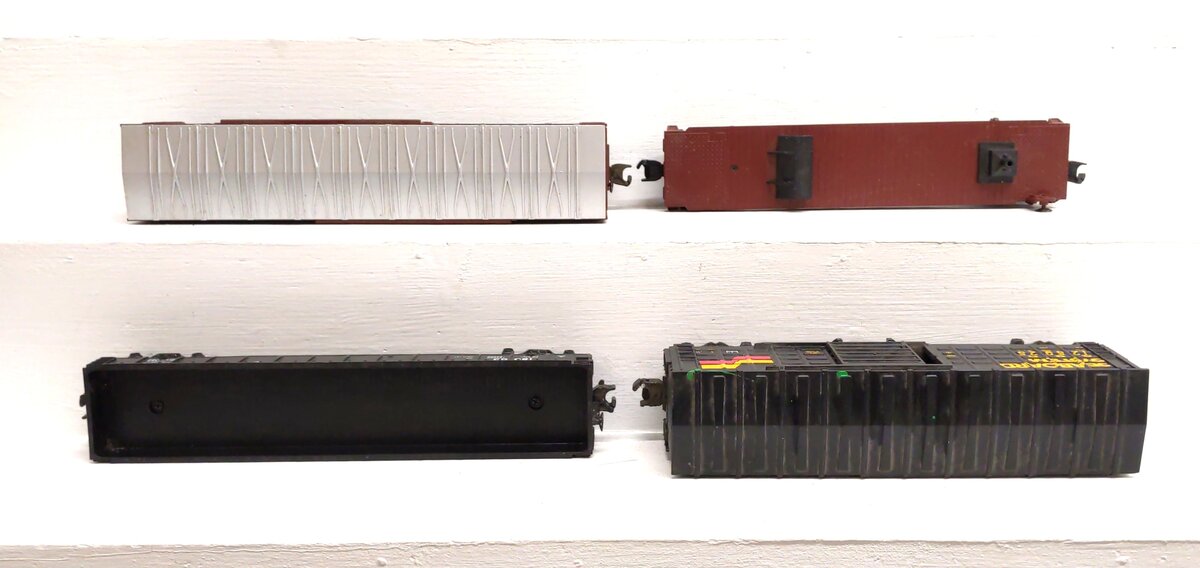 Lionel & Other O Gauge Assorted Freight Cars [4] VG