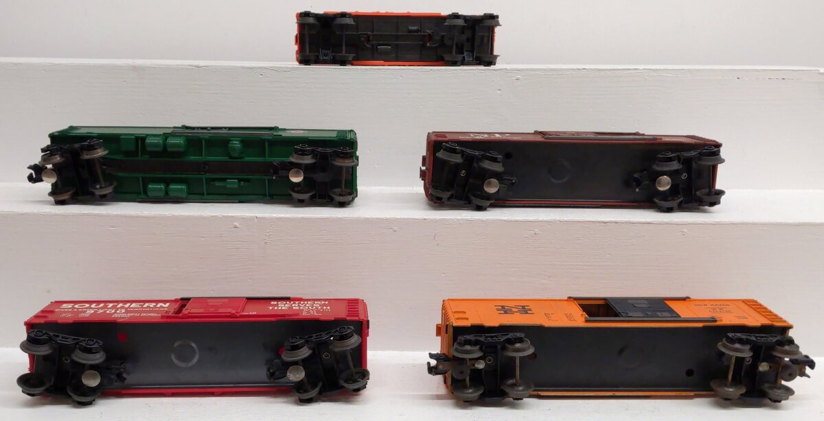 Lionel O Gauge Freight Boxcars [5]